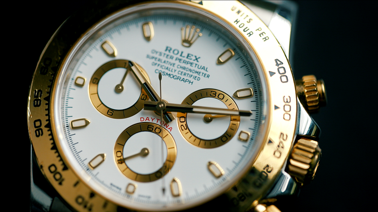 Det unikke Rolex Daytona med laserindgraveret inskription på bagsiden, der bekræfter, at uret er givet som præmie ved 24-timers-løbet i Daytona. Det kommer på auktion hos Bruun Rasmussen den 28. september. og er vurderet til 250.000-300.000 kr.