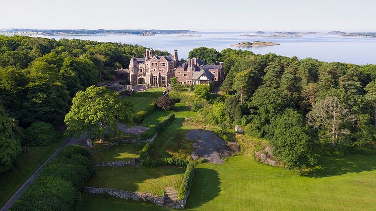 Nu repeteras det inför årets sommarteater "Hundraåringen" med Claes Malmberg på Tjolöholms slott - världspremiär 30 juni