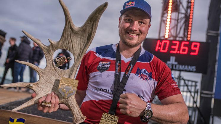 Matt Cogar fejrer sejren ved STIHL TIMBERSPORTS® Champions Trophy 2019. Foto: STIHL TIMBERSPORTS®