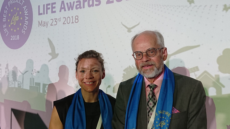 Johanna Gardeström and Christer Nilsson in the projector light during the prize ceremony in Brussels.