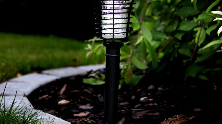 Solcellsladdad mygglampa LED - Lockar och dödar
