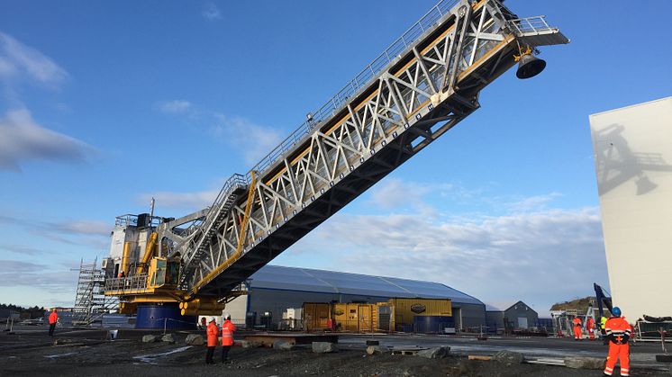 Cavotec drag chains drive bridge behemoth