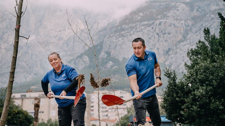 Zaposlenici JYSKa i volonteri posadili drveće i zazelenili centar Makarske