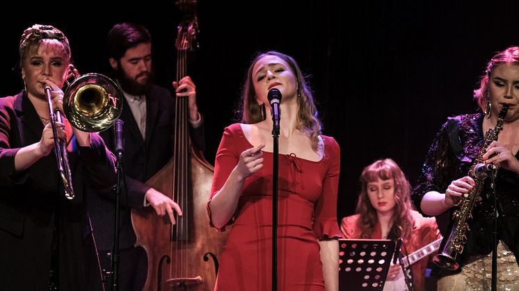 Red Hot Club 29/4 flyttat till 6/5: Nanna Carling Swing Band