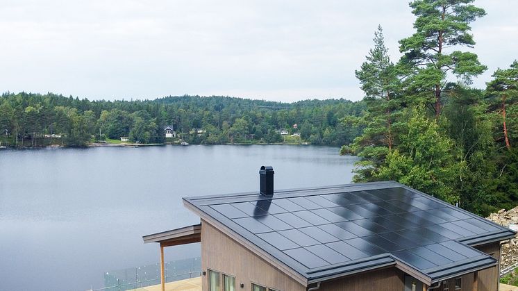 Solcellstaket Smart Solar Roof på nybyggnation i Lerum