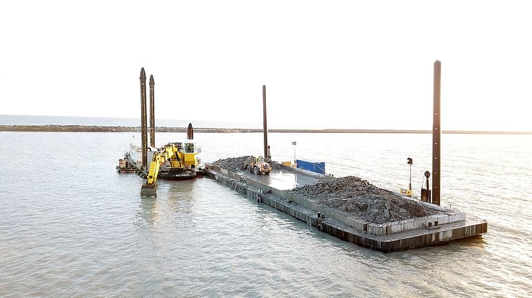 Mudderverket och en av pontonerna i Trelleborgs Hamn