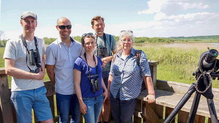 Araslövssjön var sista stoppet för exkursionen tillsammans med de franska forskarna. Från vänster: Pär Söderquist, Olivier Boutron, Marion Vittecoq, Johan Elmerg, Ann-Sofi Rehnstam-Holm.
