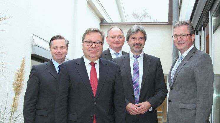 Tim Kähler, Vorsitzender Gesellschafterversammlung, Alfred Würzinger, Bünder Bäder GmbH, Dr. Stephan Nahrath, Geschäftsführer WWE, Günther Berg, 1. Beigeordneter Bünde, und Michael Dreier, Aufsichtsratsvorsitzender WWE.