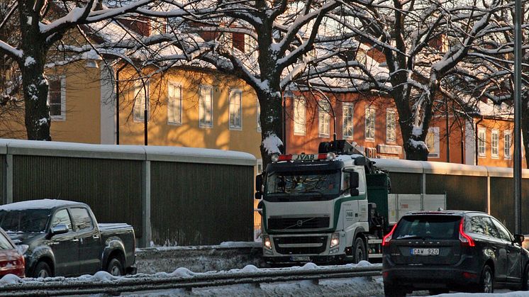 Midnatt råder, tyst det blir i husen..