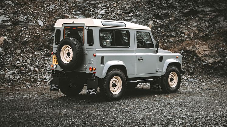 LAND ROVER CLASSIC DEFENDER WORKS V8 ISLAY EDITION 19