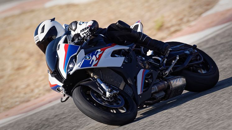 Helt nya BMW S 1000 RR – en fartfantom som lyckas med det omöjliga