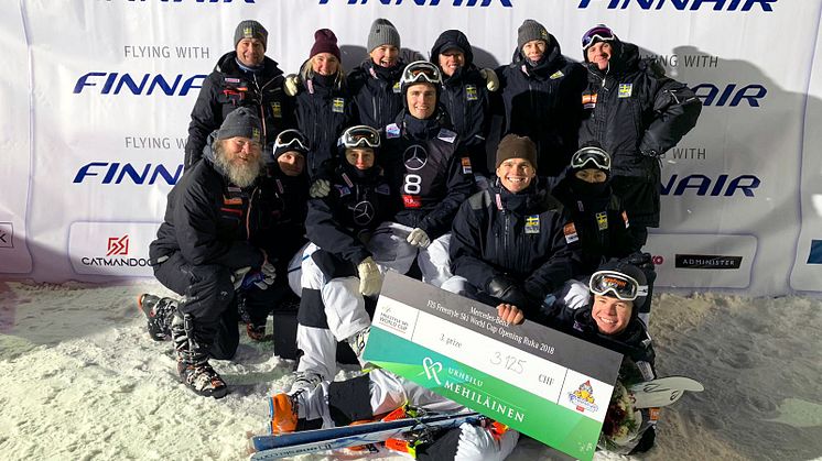 Walter liggandes framför lagkamrater efter sin andra tredjeplats i karriären. Foto: Anders Olofsson