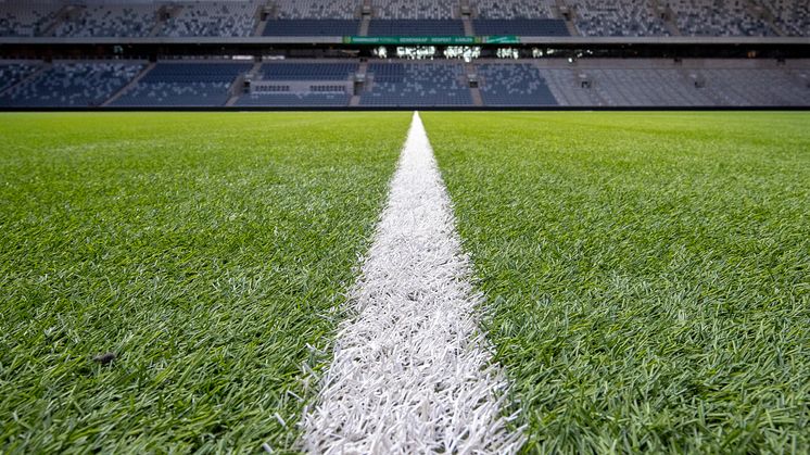 Blåljusmatchen på Tele2 Arena. Fastighetsbolag och fotbollsklubb bygger broar mellan blåljuspersonal och ungdomar. Foto: Hammarby Fotboll.