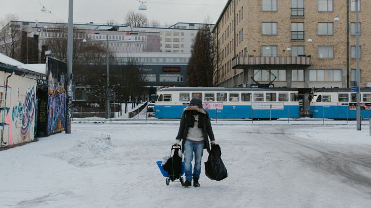  ”Det är farligt att vara ute så många timmar, kroppen klarar inte hur mycket som helst” berättar Ulrika Falk, verksamhetschef för Utsatta EU-medborgare.