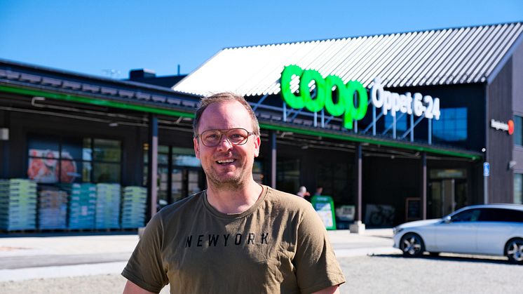 Peter Broberg är glad att sista pusselbiten kommit på plats för att bygget ska kunna ta fart! Fotograf: Caroline Fredin, Vemdalen design AB 