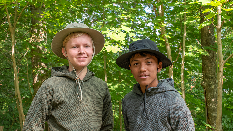 Elias (t.v.) och Calle (t.h.) från Värnamo Scoutkår.