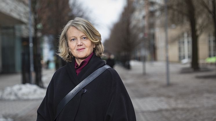 Eva Bergquist, förvaltningschef på kulturförvaltningen. Foto: Anna Molander. Syntolkning: Porträttbild av Eva.  