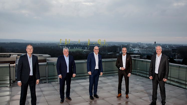 Kundenzentriertere Aufstellung im Maklervertrieb bei SIGNAL IDUNA (v.l.): Stefan Kömme, Donald Piesker, Ulrich Scheele, Albert Escoda, Udo Redmann. Foto SIGNAL IDUNA