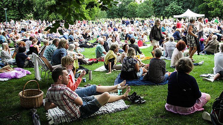 Picknickkonsert vita scenen i Stadsparken, Sommarlund 2016.