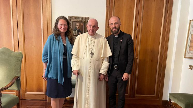 Tetiana Stavnychy, Caritas Ukraine och Vyacheslav Grynevych, Caritas Spes Ukraina på besök hos påven Franciskus, maj 2022. Foto: Caritas Internationalis