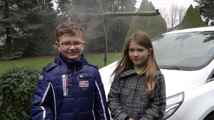 Oppfinnere: Søskenparet Daniel (11) og Lara Krohn (9) fant opp et vannsparingssystem for biler