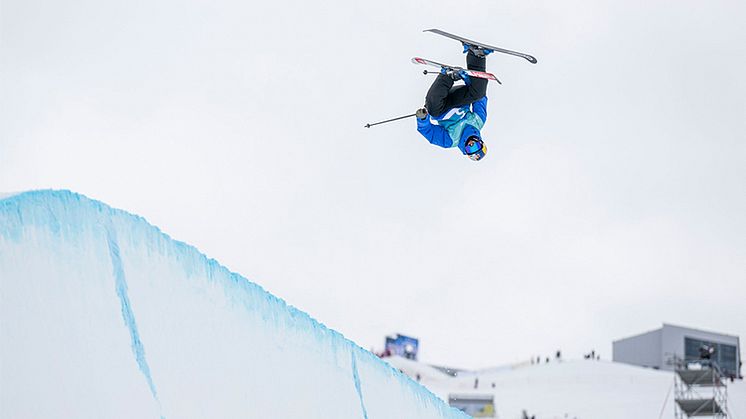 Jesper Tjäder i pipen vid världscupen i slopestyle i Silvaplana. Foto: Christian Stadler