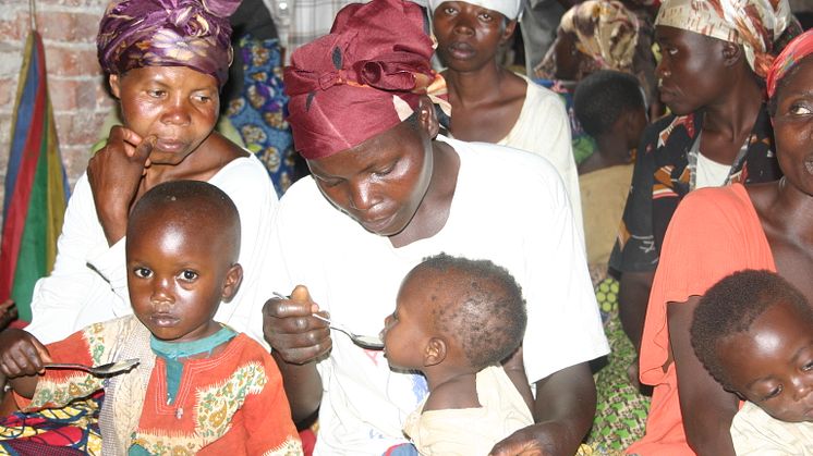 Kongo - nutritionsprojekt ger mat till undrnärda barn och ammande mödrar