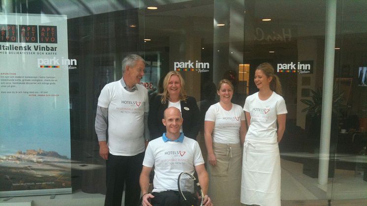 Aperitivo på Park Inn by Radisson Solna skänkte hela dagskassan under Responsible Business Action Month 2011