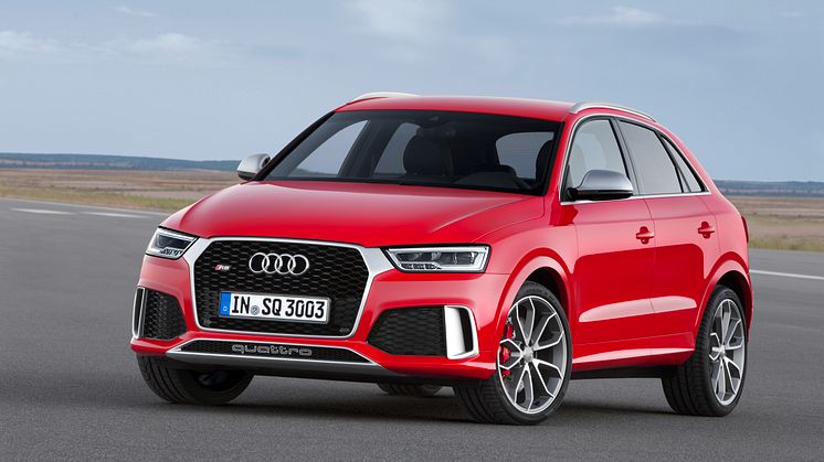 RS Q3 red front side