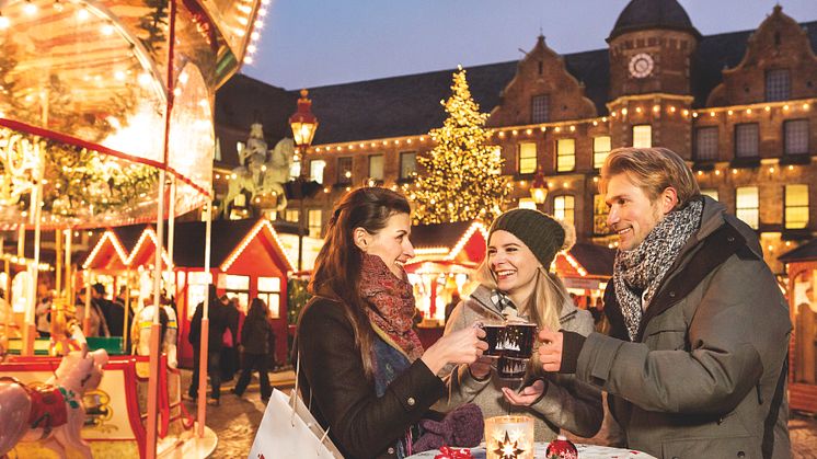 Immer eine Reise wert: Romantische Weihnachtsmärkte in Deutschland, wie hier zum Beispiel in Düsseldorf a, alten Rathaus.