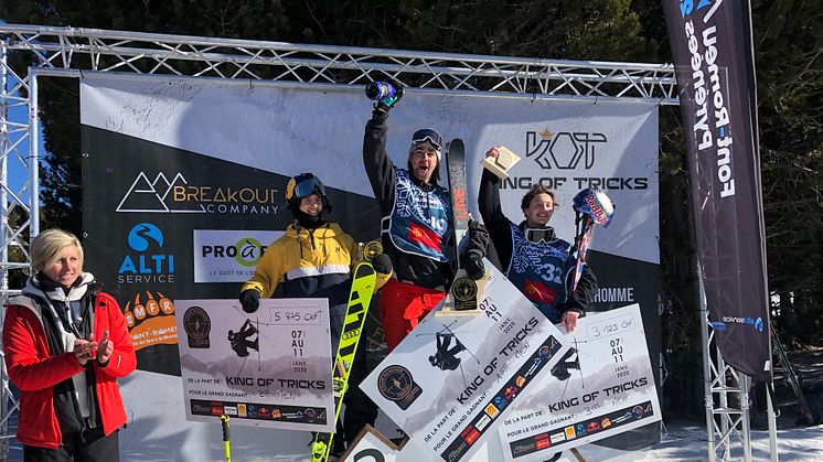 Jesper Tjäder firar sin andraplats i dagens slopestylefinal i Font Romeu. Bild: Niklas Eriksson
