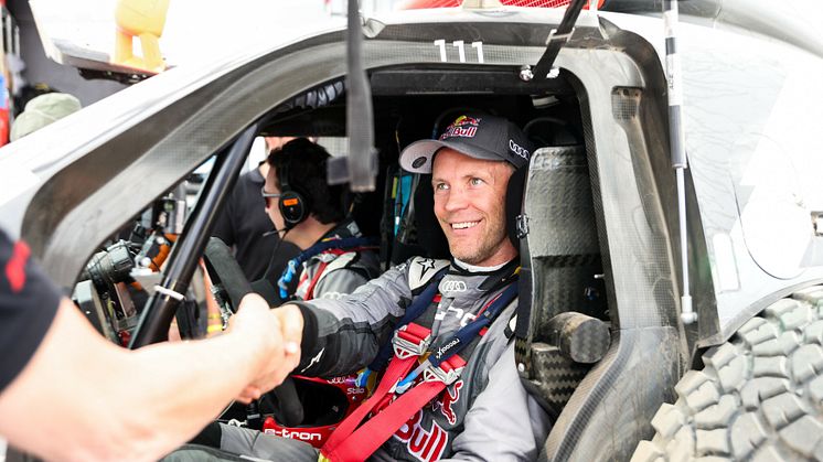 Välmeriterade Mattias Ekström och Emil Bergkvist tävlar för Audi i Dakarrallyt i elektrifierade RSQ e-tron