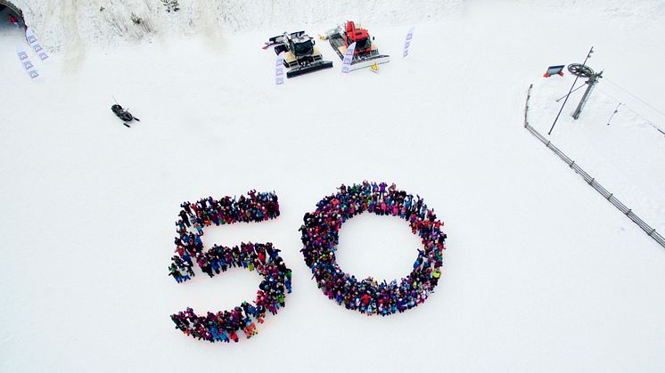 500 barn danner tallet 50 - en fin markering av Trysilfjellets 50-årsjubileum.