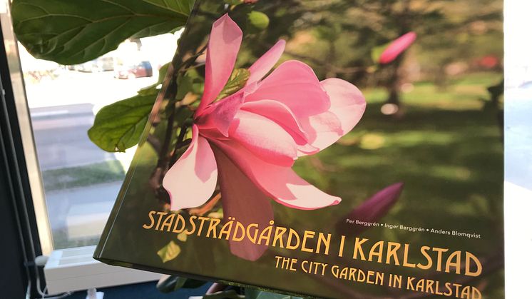 Boken Stadsträdgården i Karlstad släpps 24 april. 