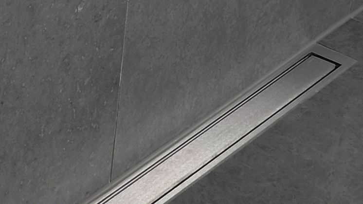 Zlatan-sviten med designat golvavlopp från unidrain®