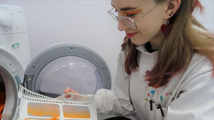 Examining microfibers collected on the dryer lint filter