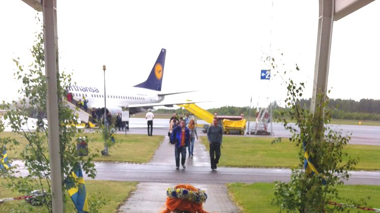 Charterturister från Tyskland välkomnades av Pippi på Jönköping Airport