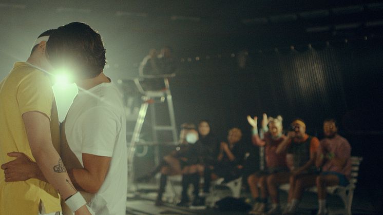 Oscar Zia släpper video till "Kyss Mig i Slo-mo" &  briljerade på Nyhetsmorgon