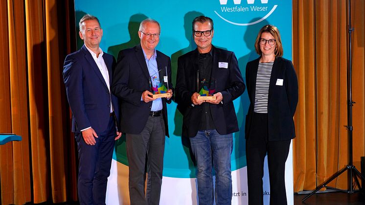 Freude und Stolz über den WWKULTURPREIS22 (v. l.): Jürgen Noch, WW, Hubertus Grimm, Bürgermeister Beverungen, Rembert Stiewe, Orange Blossom Special Festival, und Laudatorin Prof.in Dr.in Beate Flath.