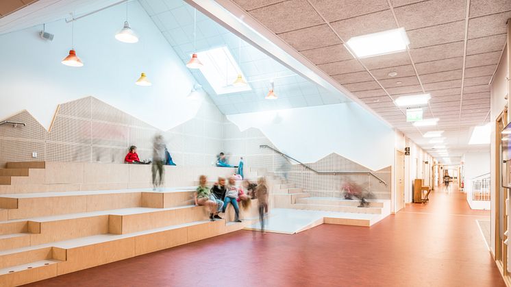 Mörrums nya skola invigdes i höstas. Den har ritats av FOJAB och är skofri. Foto: Johannes Alm