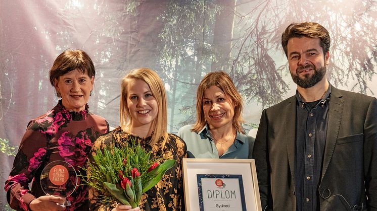 Annica Dolck Asplund, Amanda Hill, Annsofie Öhman och Daniel Fellenius tog emot Elmia Spark Award för sitt arbete med hållbarhet i Sydveds monter på SkogsElmia 2019. Foto: Elmia AB.