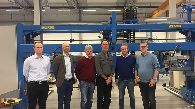 Randek och Lindbäcks har tecknat avtal om nya produktionslinjer för vägg och tak till Lindbäcks fabriker. 
