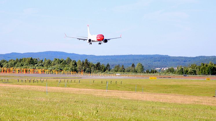 Norwegians aller første Boeing 737 MAX lander på Oslo lufthavn