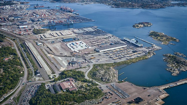 Svenska Orient Liniens fartyg lägger till i Gothenburg Roro Terminal, en av roro-terminalerna i Göteborgs Hamn.