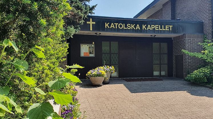 Sankt Andreas katolska församling är ett av de tiotalet trossamfund som tillsammans med Kristianstads kommun har bildat ett interreligiöst råd.