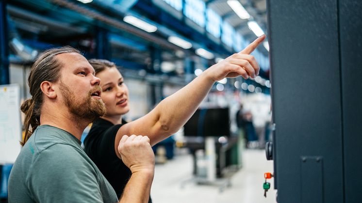 Forskning med fokus på människans förutsättningar och roll i teknikutveckling. Det är exempel på hur nya anslag till forskningsmiljön Primus ska användas. Foto: Teknikföretagen/Bredda bilden.