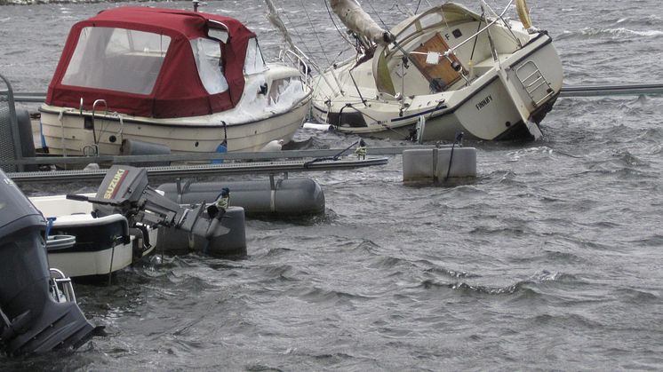 Mange bygningsskader, båt- og bilskader etter uværet i helgen - Foto Gjensidige