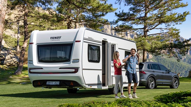 Fendt-Caravan kooperiert mit AlpacaCamping