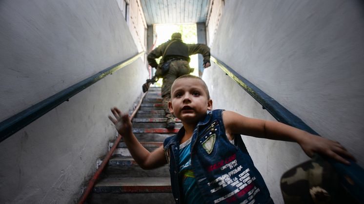 För att hjälpa barn och familjer som drabbats av konflikten i Ukraina så lanserar Tradera initiativet Stötta barnen i Ukraina till förmån för Rädda Barnen.