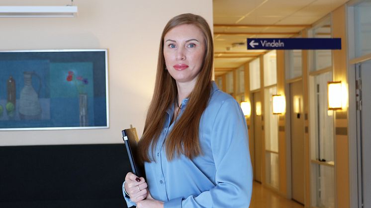 Julia Gunnarsson är ekonomiadministratör och förvaltare för e-frikort. Foto: Malin Emilsson Nilsson.